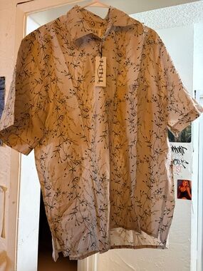 Casual Beige Short-Sleeve Button-Down Shirt with Black Vine Print